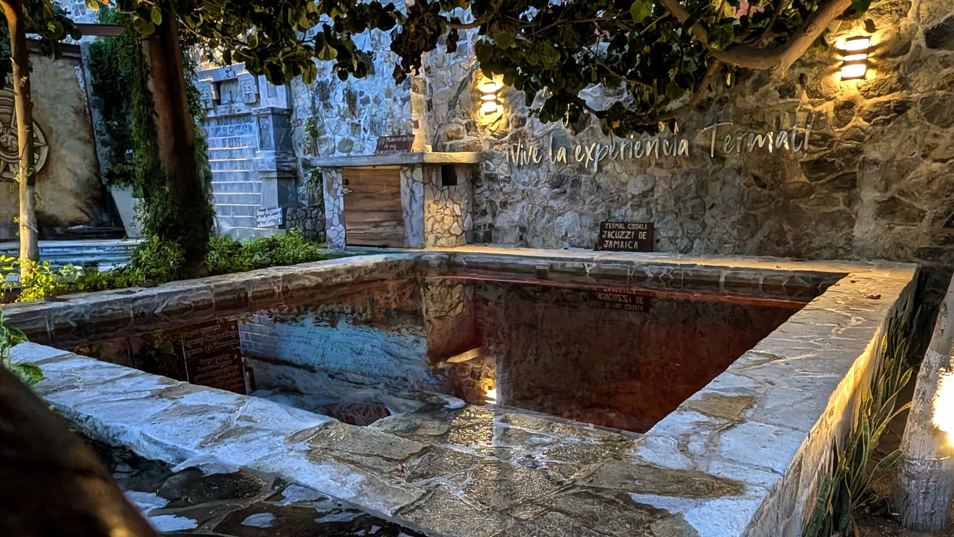 Vista del spa con jacuzzi